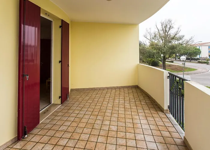 Villaggio Calycanthus *